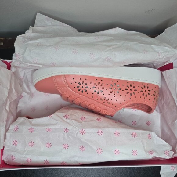 NIB Issac Mizrahi Tamara Lace Up Perforated Floral Eyelet Platform Sneakers - Picture 9 of 12